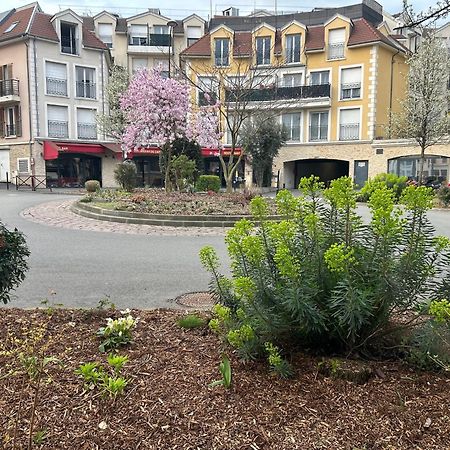 Studio Spacieux 4 Personnes Avec Terrasse Privee & Bureau - Gare A 4Min, Paris En 30Min Villiers-sur-Marne Eksteriør billede