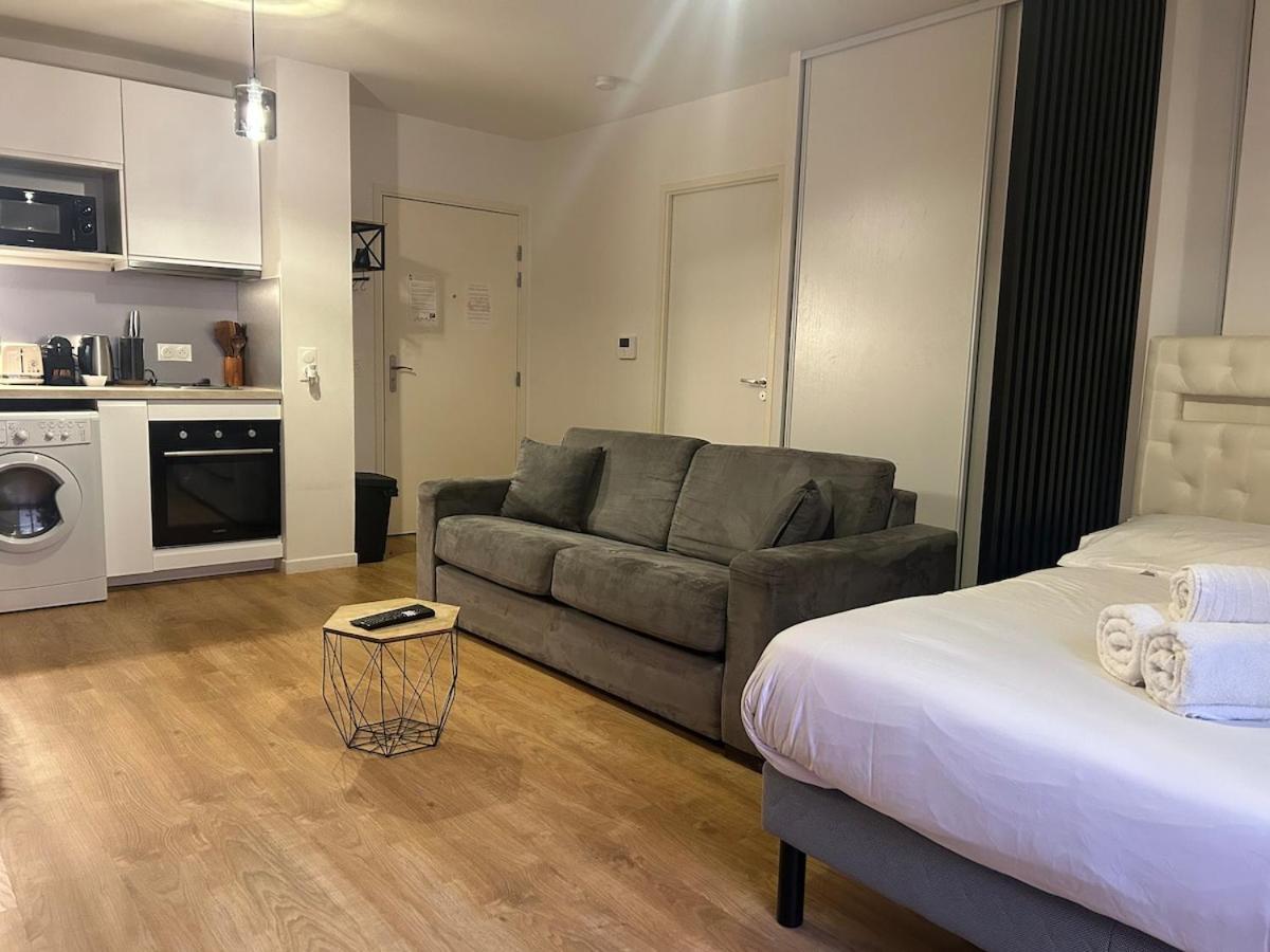 Studio Spacieux 4 Personnes Avec Terrasse Privee & Bureau - Gare A 4Min, Paris En 30Min Villiers-sur-Marne Eksteriør billede